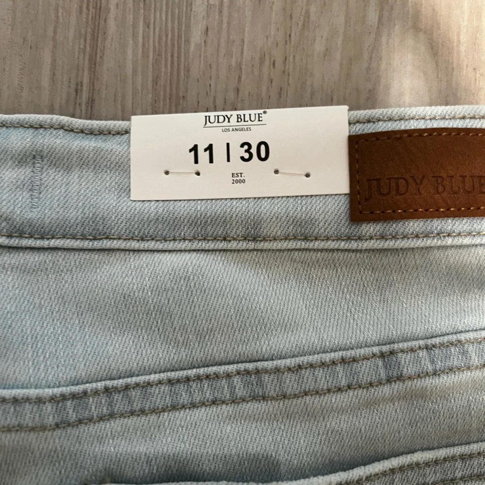 Judy Blue Light Blue Skinny Fit Capris - Picture 4 of 4